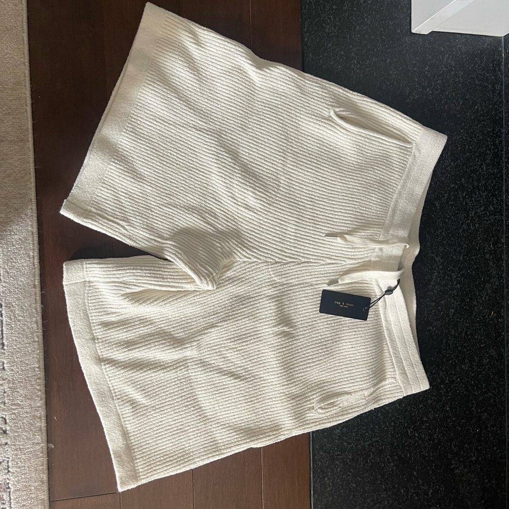 Elegant Cream Knit Men’s Shorts